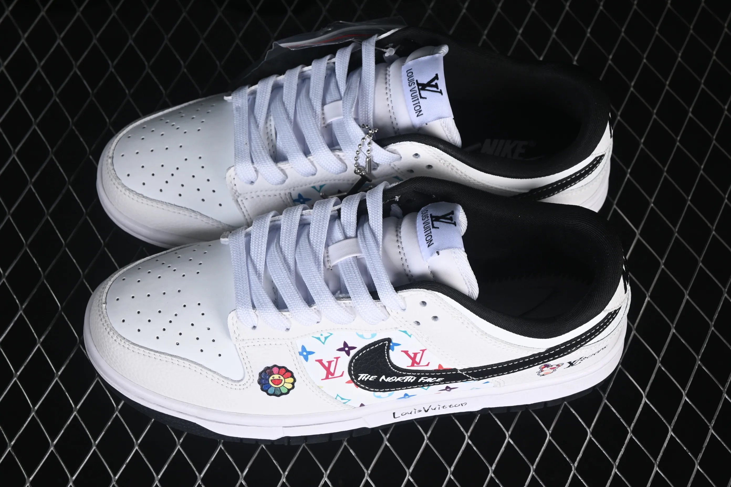 All categories Nk SB Dunk Series Nk SB Dunk Low High-end customized low-top sneakers Nike SB Dunk Low LV co-branded white and black High-end customized low-top casual sneakers YF9511-908